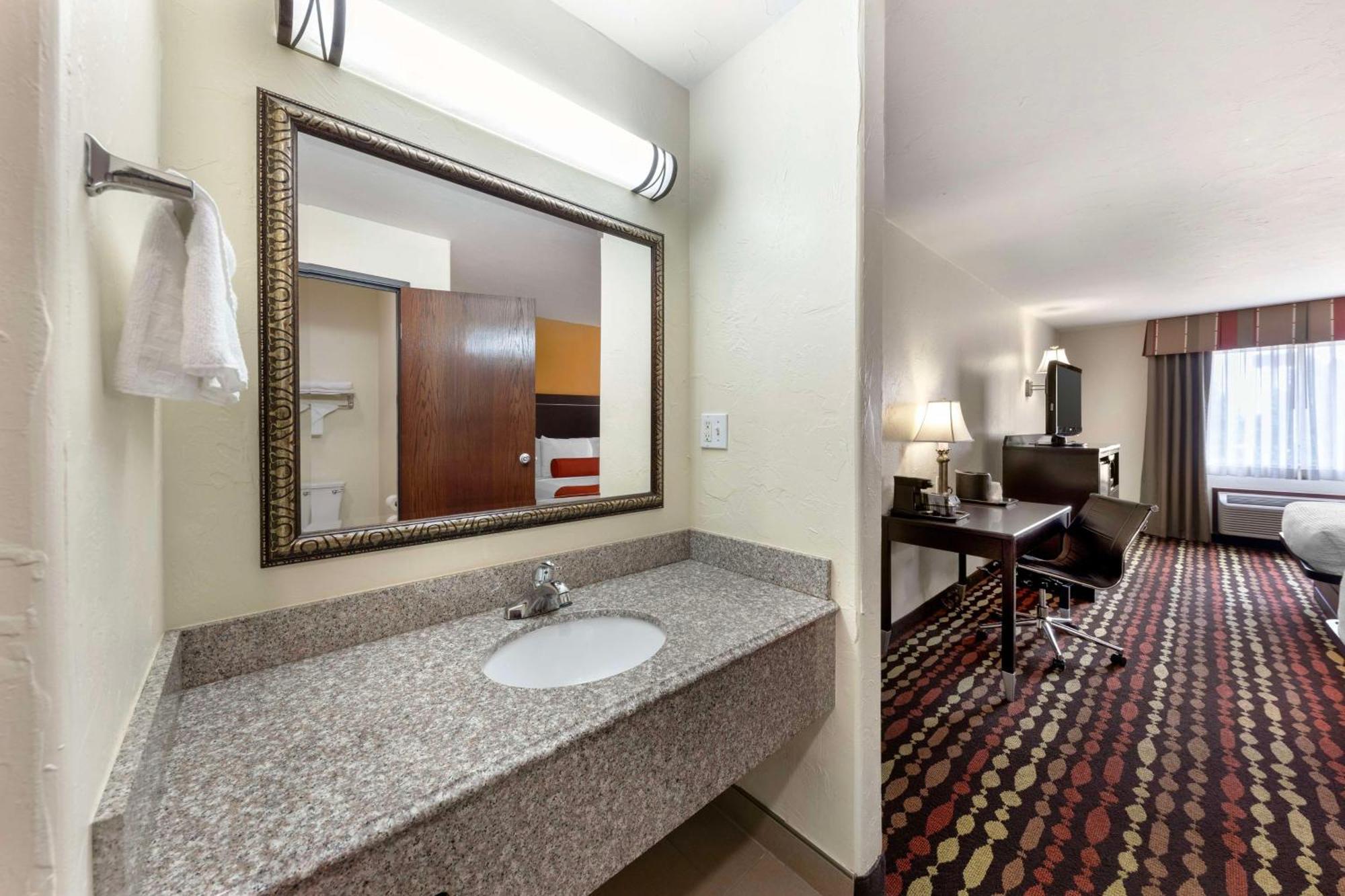 Best Western Greentree Inn&Suites Moore Exterior foto